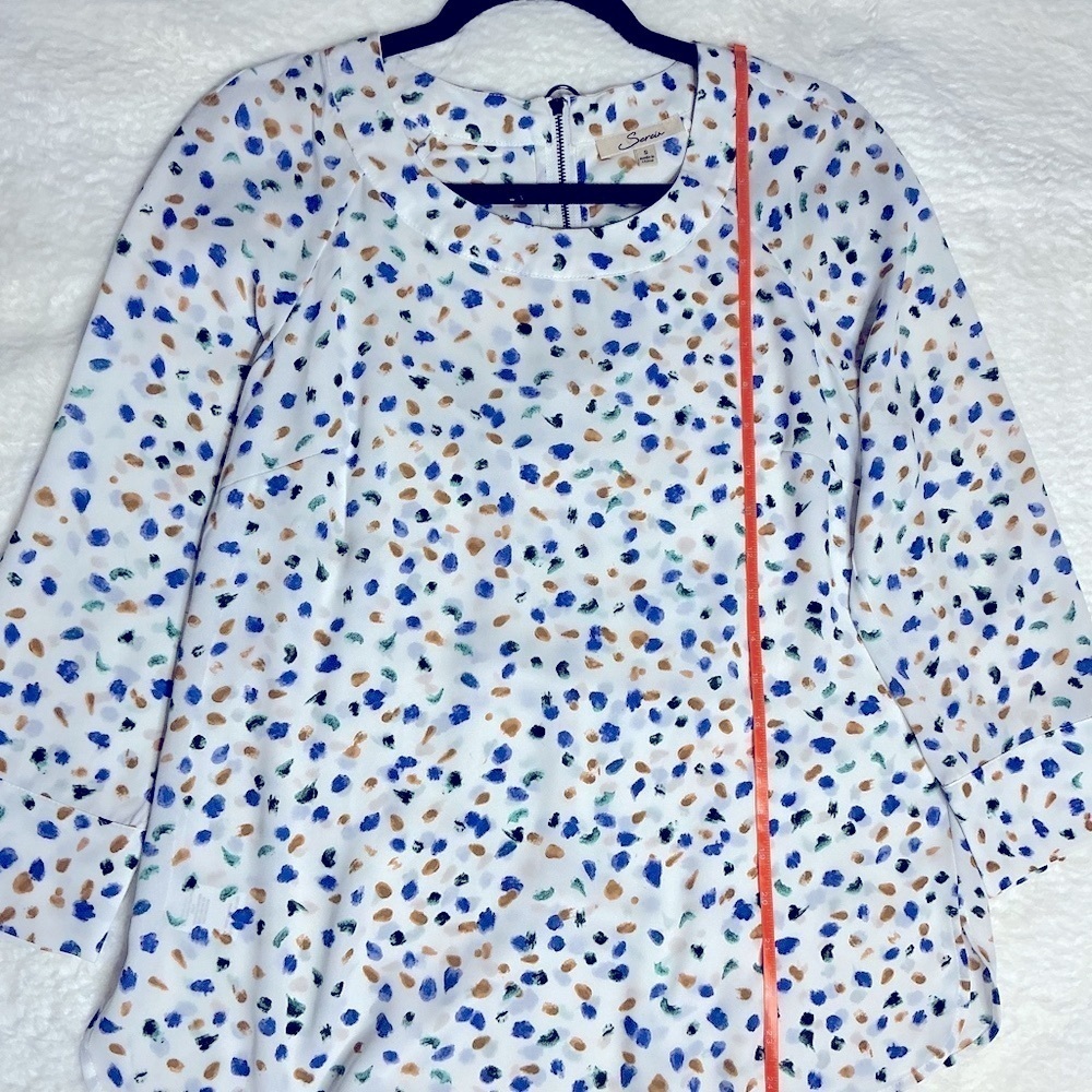 Serrín White and Blue Fitted Blouse with 3/4 Sleeves and Bib Collar - Picture 4 of 15